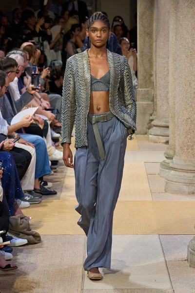 Look 27